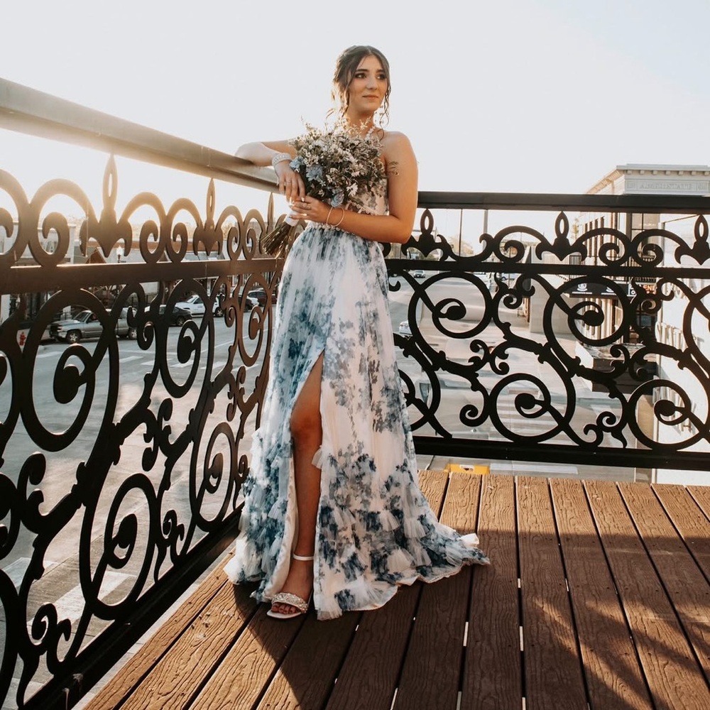 ✨SOLD✨ Alyce Paris Blue and White Floral Prom Dress